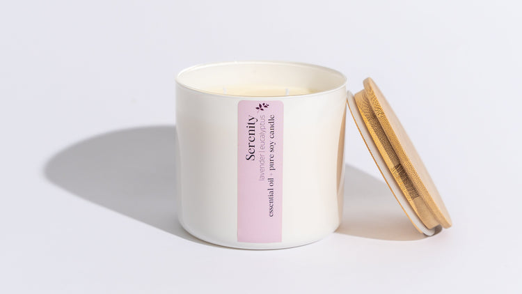 100% luxury soy candle with essential oils